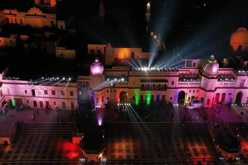 आज का मुख्य कार्यक्रम दोपहर तीन बजे के बाद शुरू होगा, जिसका प्रसारण टीवी और डिजिटल प्लेटफॉर्म पर लाइव किया जाएगा।
