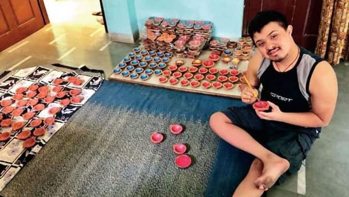 19-year-old Akshat, suffering from Down syndrome, created artistic lamps kpa 19-year-old Akshat, suffering from Down syndrome, created artistic lamps kpa