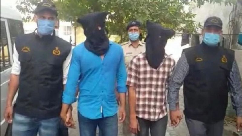 पॉलिटिक्स परिवार से है आरोपी..
बता दें, तौसीफ का परिवार पॉलिटिकली स्ट्रॉन्ग है। दादा कबीर अहमद पूर्व विधायक जबकि चचेरे भाई आफताब आलम मेवात जिले की नूंह सीट से कांग्रेस विधायक हैं। इतना ही नहीं, आफताब के पिता खुर्शीद अहमद हरियाणा सरकार में मंत्री रह चुके हैं। चाचा जावेद अहमद बसपा से जुड़े हैं। (आरोपी तौसीफ और विधायक चचेरे भाई आफताब आलम)