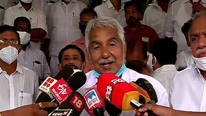 oommenchandy will meet sonia gandhi to express his protest in the party reorganisation oommenchandy will meet sonia gandhi to express his protest in the party reorganisation