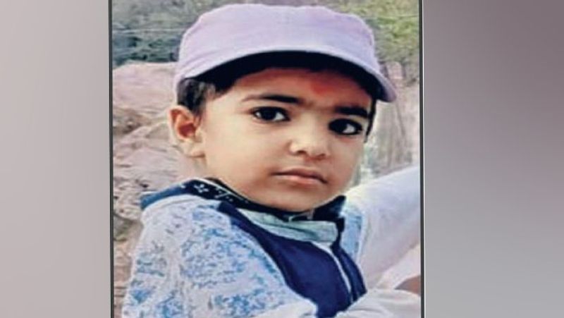 शिवराज अपनी माता-पिता की इकतौली संतान था। वह पहली कक्षा का स्टूडेंट था। बच्चे के पिता रोहिताश सिंह एक फाइनेंस कंपनी में जॉब करते हैं। आगे पढ़ें इसी हादसे के बारे में...