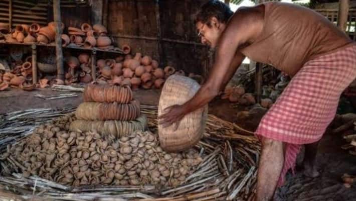Chinese lights banned, earthen lamp artisans hoping for Good business in KaliPuja bpsb Chinese lights banned, earthen lamp artisans hoping for Good business in KaliPuja bpsb
