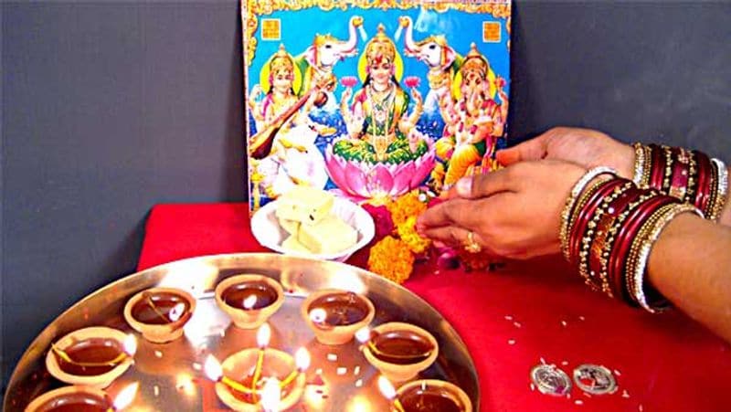 Diwali tips to purchase Lord Ganesha and Goddess Lakshmi statue