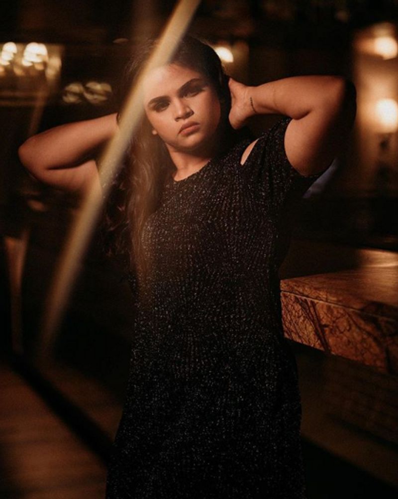 actress vidyuleka raman black hot dress photo goes viral in social media