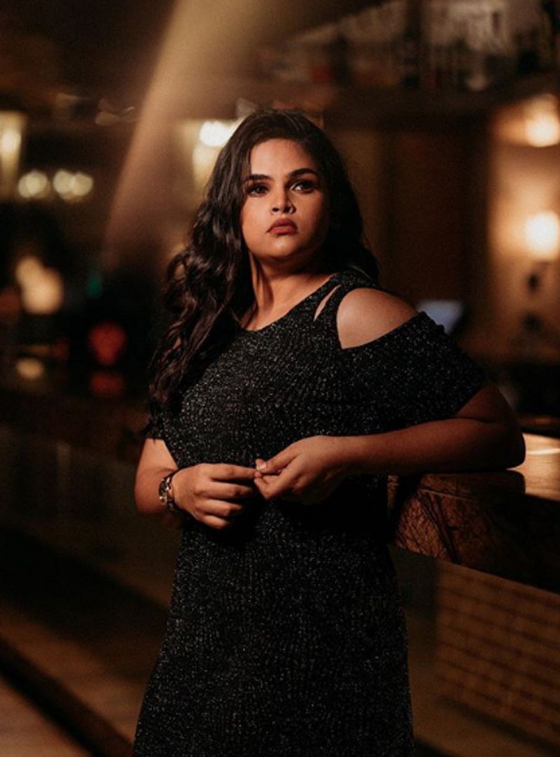 actress vidyuleka raman black hot dress photo goes viral in social media