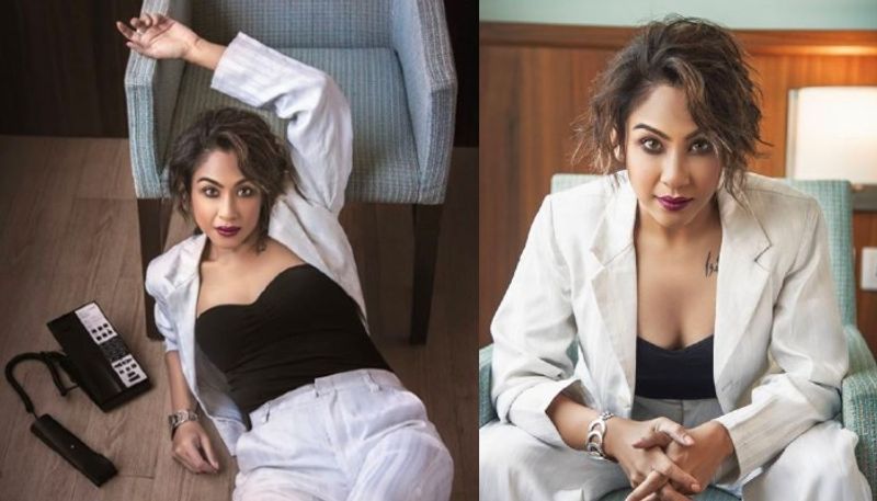 <p>ফিগার হোক কিংবা ফোটোশ্যুট টলিপাড়ার অভিনেত্রীরা একের পর এক ছক্কা হাঁকাচ্ছেন। তাদের স্টাইল স্টেটমেন্টে হার মানছে বলি সুন্দরীরাও।<br />
</p>