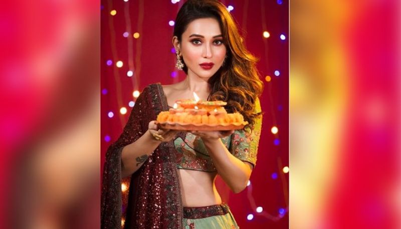 mimi chakraborty fashion statement can be your style for puja 2021 bjc