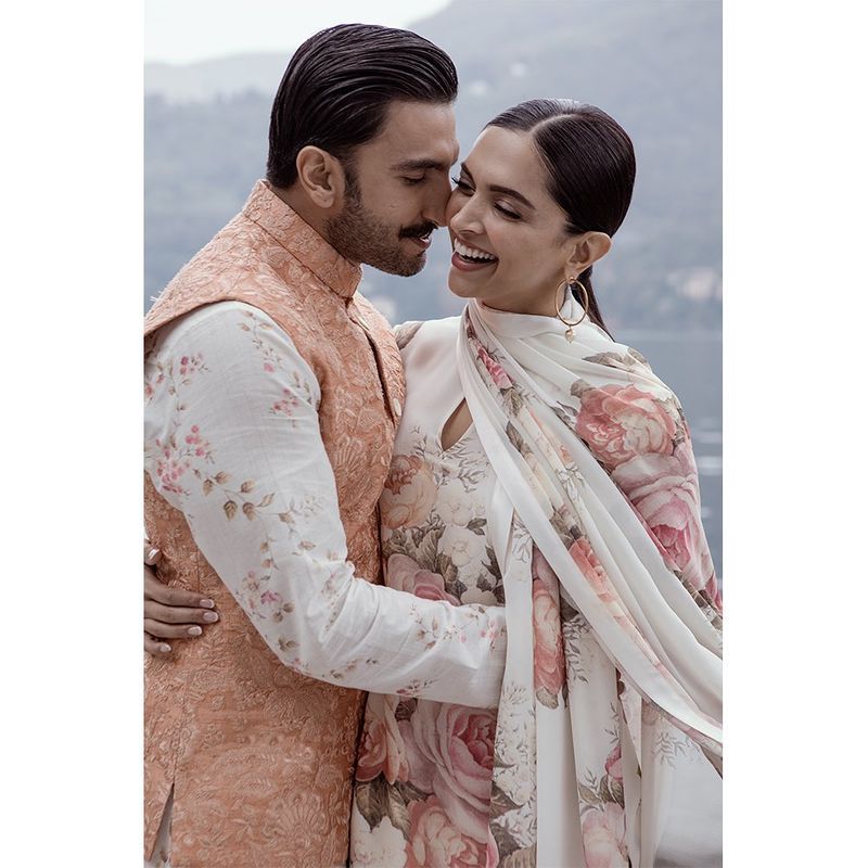 Bollywood Actress Deepika padukone hot look goes viral in Social Media mah