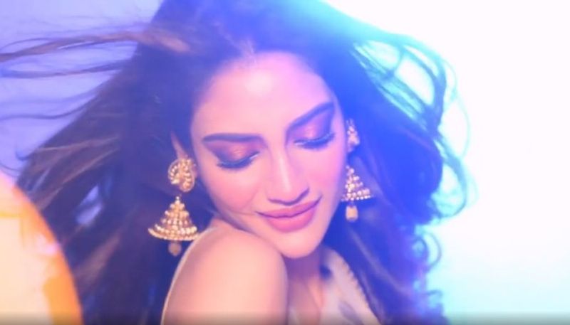 <p>তবে এই নিয়ে এক সংবাদমাধ্যমের কাছে মুখ খুললেন নুসরাত। তিনি জানেন গায়ে রয়েছে হালকা জ্বর।</p>