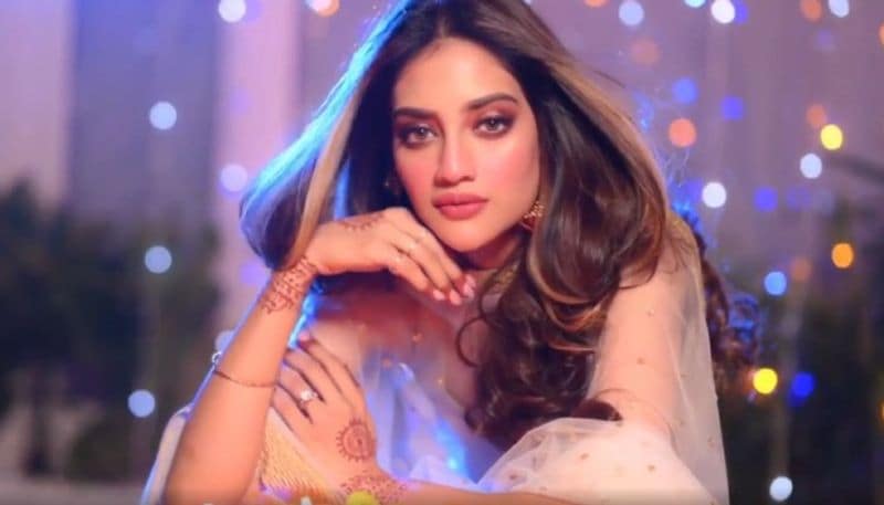 <p>তবে এক দিকে যেমন সেলেবদের পোস্ট, লুক দর্শকদের মনে আনন্দের সঞ্চার করে, ঠিক তেমনই নুসরতের ছবি ট্রোলের শিকারও হয় বারবার। </p>