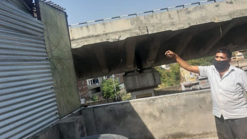 इसी छत पर आकर गिरा था माड़ाराम। हादसा इतना भीषण था कि मौके पर ही उसकी मौत हो गई। आगे देखें इसी हादसे की तस्वीर...