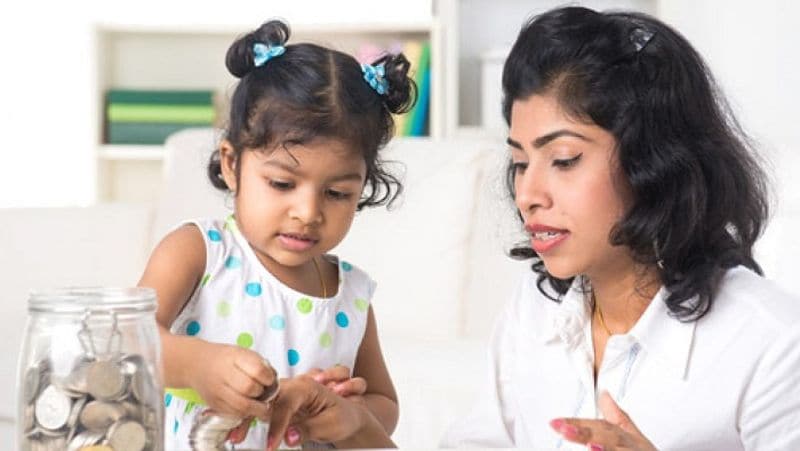 क्या है मेच्योरिटी पीरियड
रिकरिंग डिपॉजिट (RD) एक स्मॉल सेविंग स्कीम है। पोस्ट ऑफिस के अलावा बैंकों में भी यह अकाउंट खोला जा सकता है। बैंकों में 6 महीने से लेकर 10 साल तक के लिए इस अकाउंट में निवेश किया जा सकता है। वहीं, पोस्ट ऑफिस में रिकरिंग डिपॉजिट (RD) का मेच्योरिटी पीरियड 5 साल है।
(फाइल फोटो)

