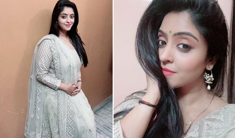 शुभि शर्मा दिवाली के मौके पर ट्रेडिशनल लुक में खूबसूरत दिखीं। 