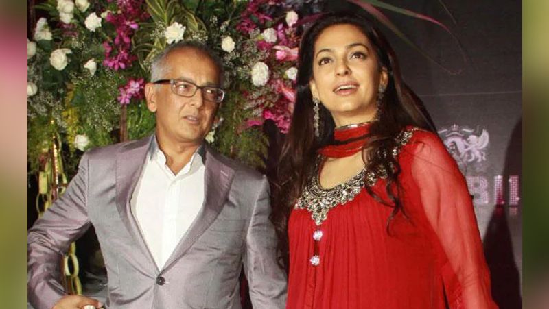 दोनों ने जब शादी के बारे में सोचा तो उसके कुछ वक्त बाद ही जूही की मां की एक कार एक्सीडेंट में मौत हो गई। जूही को इस गम से निकालने में जय ने काफी मदद की। और आखिरकार जूही ने 1995 में जय मेहता से शादी कर ली। दोनों के दो बच्चे, बेटी जाह्नवी और बेटा अर्जुन हैं।