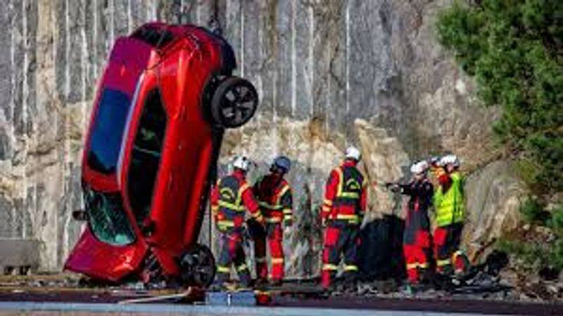 Volvo Crashes 10 Cars From 30m Height For Safety Test