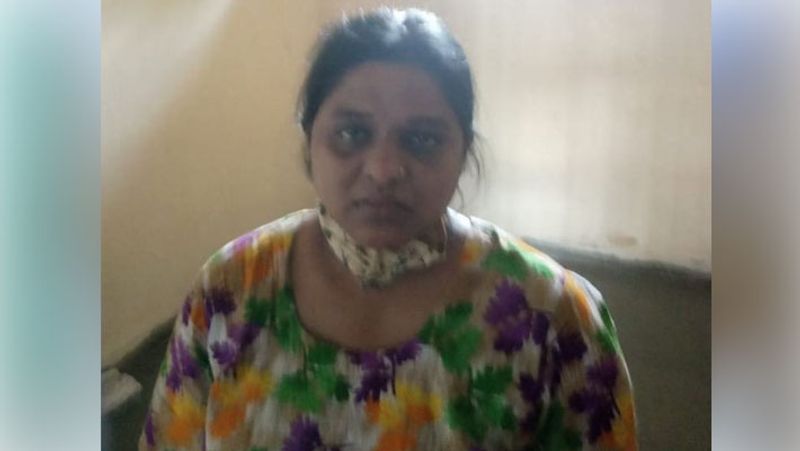 यह है नंदा नगर की ही रहने वाली शिल्पा पत्नी मनीष तेलंग। यह भी मेडिकल स्टाफ से जुड़ी है।