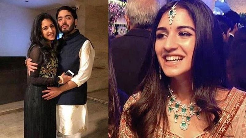 राधिका मर्चेंट अपनी होने वाली सास नीता अंबानी के बहुत करीब तो हैं ही, अंबानी फैमिली के हर मेंबर से उनका बहुत अच्छा संबंध है। अंबानी फैमिली में होने वाले हर फंक्शन में वे जरूर शामिल होती हैं। 