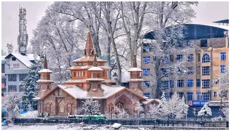 kashmir tourism hoping in snowfall photo story