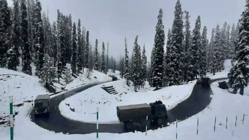 kashmir tourism hoping in snowfall photo story