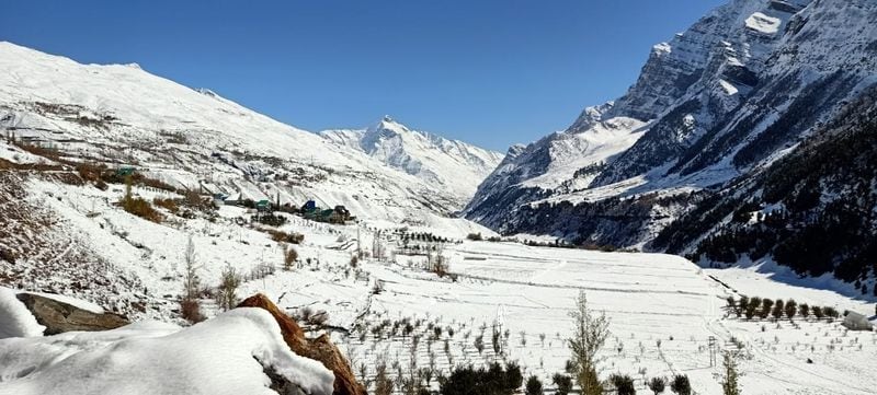 kashmir tourism hoping in snowfall photo story