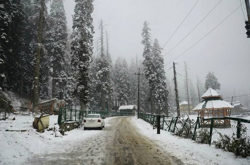 kashmir tourism hoping in snowfall photo story