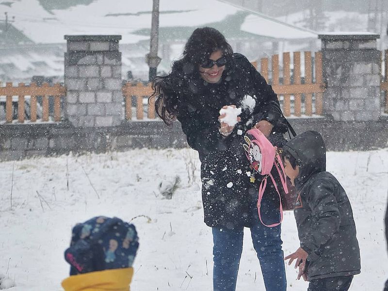 kashmir tourism hoping in snowfall photo story