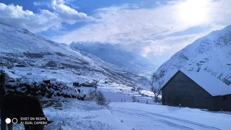 kashmir tourism hoping in snowfall photo story