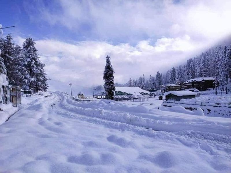 kashmir tourism hoping in snowfall photo story