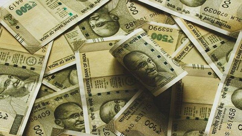 कई तरह की है स्कीम्स
पोस्ट ऑफिस में कई तरह की स्मॉल सेविंग्स स्कीम्स (Small Savings Schemes) चल रही हैं। इनमें बचत खाता (Saving Account), फिक्स्ड डिपॉजिट (Fixed Deposit), पब्लिक प्रोविडेंट फंड (PPF), सीनियर सिटिजन सेविंग्स स्कीम (SCSS) और सुकन्या समृद्धि योजना (SSY) मुख्य हैं। इनमें निवेश कर के अच्छा रिटर्न हासिल किया जा सकता है।
(फाइल फोटो)