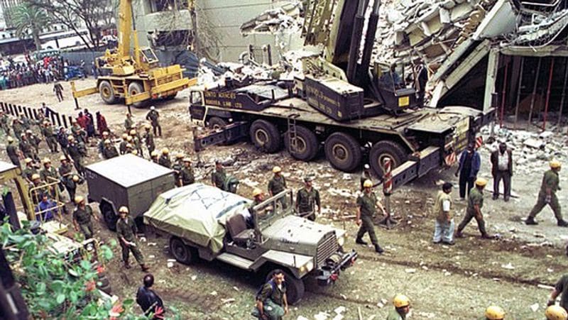 दरअसल, 1998 में केन्या और तंजानिया में अमेरिकी दूतावासों पर अलकायदा ने भीषण हमले किए थे। इन हमलों में 224 लोग मारे गए थे और कई घायल हो गए थे। अबू मोहम्मद को इन हमलों का मास्टर माइंड माना जाता है। अमेरिकी जांच एजेंसी ने अबू पर एक करोड़ डॉलर का इनाम घोषित किया था।