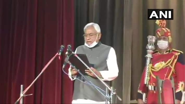 Bihar Nitish Kumar takes oath as CM for fourth term-dnm Bihar Nitish Kumar takes oath as CM for fourth term-dnm