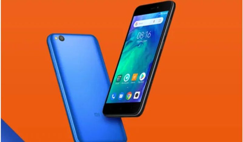 Redmi Go
रेडमी तो कम दाम में बेहतरीन फोन्स के लिए ही जाना जाता है। इसका डिस्प्ले 5 इंच का है जबकि इसमें 3 हजार mAh की बैटरी लगी है। बात अगर कैमरा क्वालिटी की करें, तो इसमें 8 मेगापिक्सल का बैक कैमरा और 5 का फ्रंट कैमरा मौजूद है।