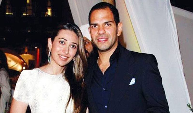 इस बात की वजह से संजय ने अपनी मां से करिश्मा के गाल पर थप्पड़ मारने को कहा था। संजय और करिश्मा के दो बच्चे हैं। 