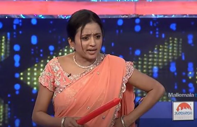 అయితే ఆ షో వెనకున్న కొన్ని సీక్రెట్స్ తెలిస్తే.. అందులోని మ్యాజిక్ తెలుస్తుంది. మొదటిగా ఆ షోలో మనకు చూపించే కరెన్సీ నిజమైనది కాదు. ఫేక్ నోట్స్ ఉపయోగిస్తారు.