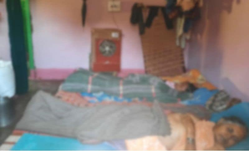 पांचों के शव देख पुलिस के उड़े होश
बताया जाता है कि जब मौके पर पुलिस पहुंची तो पहले कमरे में कमलेश का शव फंदे से लटका हुआ था, जबकि उसकी मां, पत्नी और दोनों बच्चों के शव जमीन पर पड़े थे। रायपुर के SSP अजय यादव ने बताया कि गांववालों के अनुसार परिवार आर्थिक और बीमारी की वजह से लंबे समय से परेशान चल रहा था। हो सकता है कि यह असली कारण हो, लेकिन अभी पुलिस किसी नतीजे पर नहीं पहुंची है।