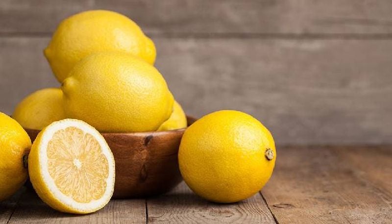 Flush out toxins: Lemon juice helps in clearing out toxins from the body, thus helps in cleansing.
