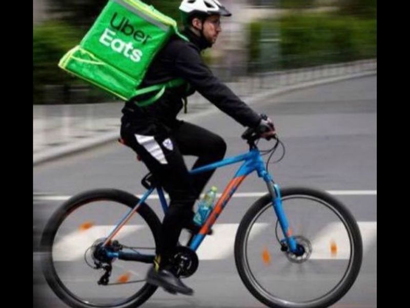 Netherland Cricketer Paul woks as Food Delivery Guy