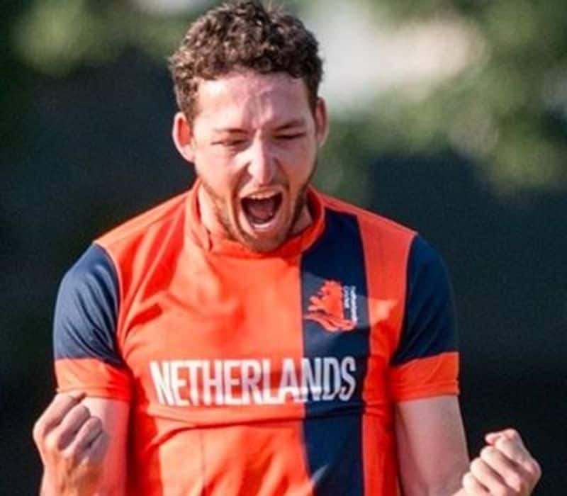 Netherland Cricketer Paul woks as Food Delivery Guy