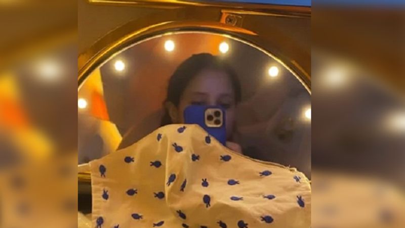 हाल ही में साक्षी धोनी ने अपने इंस्टाग्राम पर फैमली की कुछ तस्वीरें स्टोरी पर शेयर की है, जिसमें वह, धोनी और जीवा एक साथ लॉग हॉलीडे के लिए जा रहे हैं।