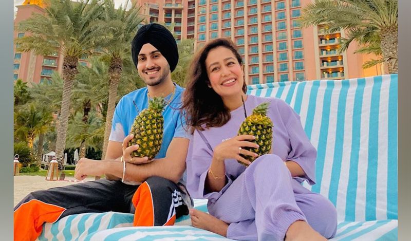 Bollywood singer Neha kakkar enjoying honeymoon in Dubai photos goes viral dpl