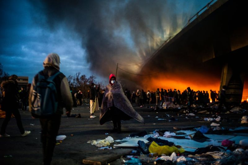Illegal immigrants will be expelled France evacuates refugee camps