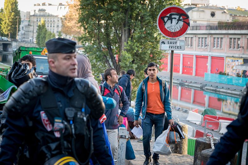 Illegal immigrants will be expelled France evacuates refugee camps