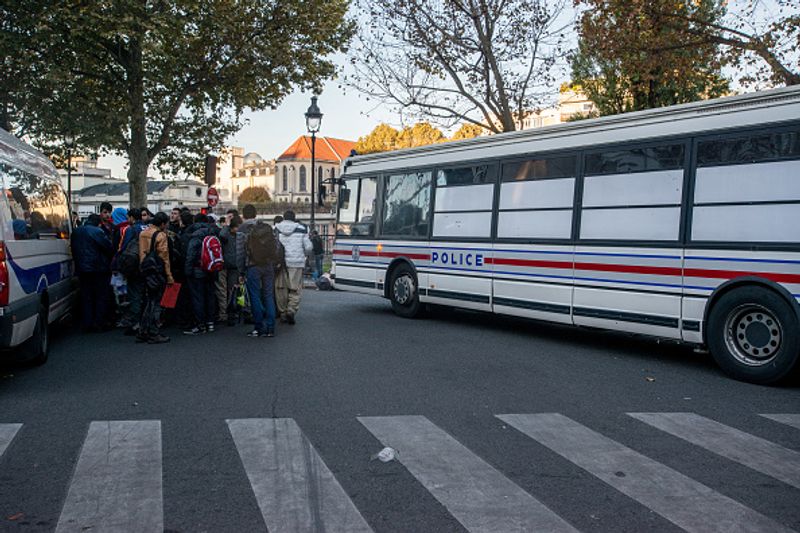 Illegal immigrants will be expelled France evacuates refugee camps