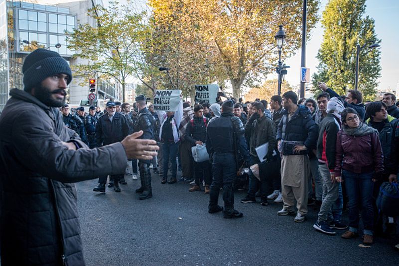 Illegal immigrants will be expelled France evacuates refugee camps