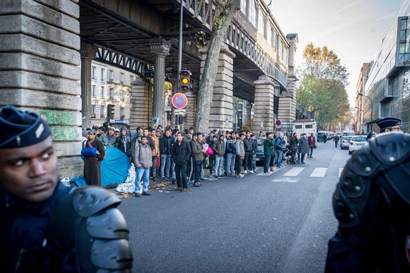 Illegal immigrants will be expelled France evacuates refugee camps