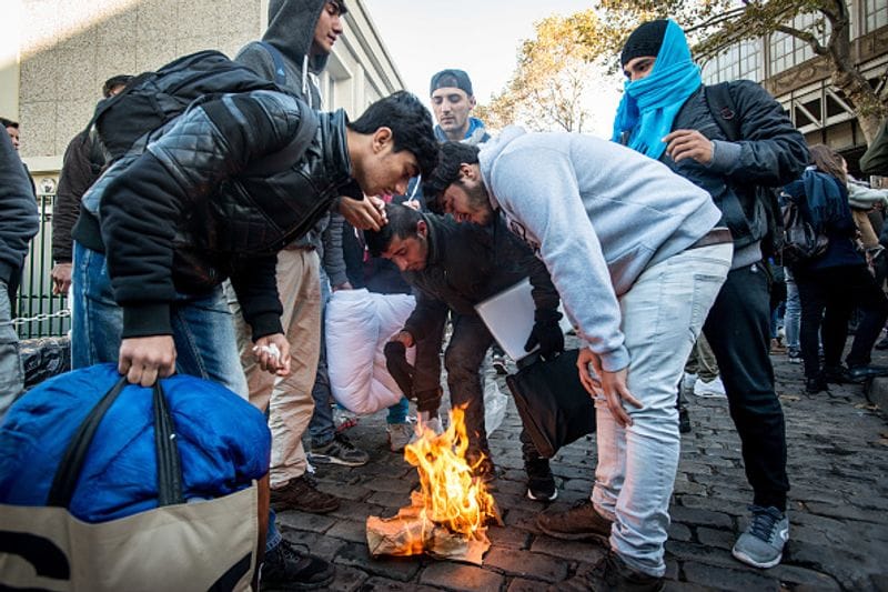 Illegal immigrants will be expelled France evacuates refugee camps