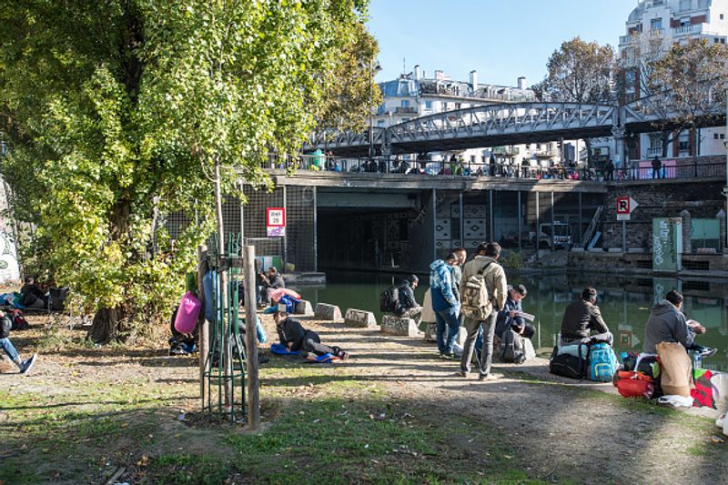 Illegal immigrants will be expelled France evacuates refugee camps