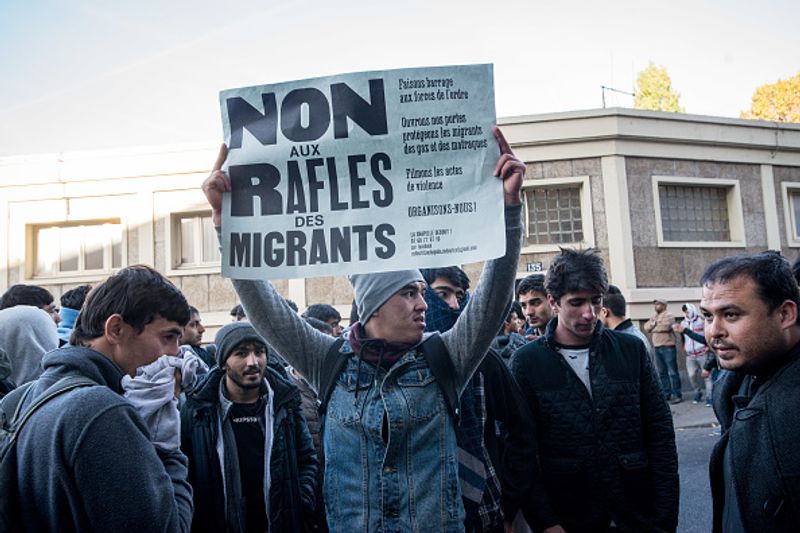 Illegal immigrants will be expelled France evacuates refugee camps