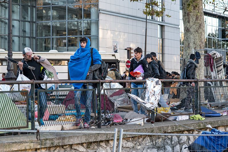 Illegal immigrants will be expelled France evacuates refugee camps
