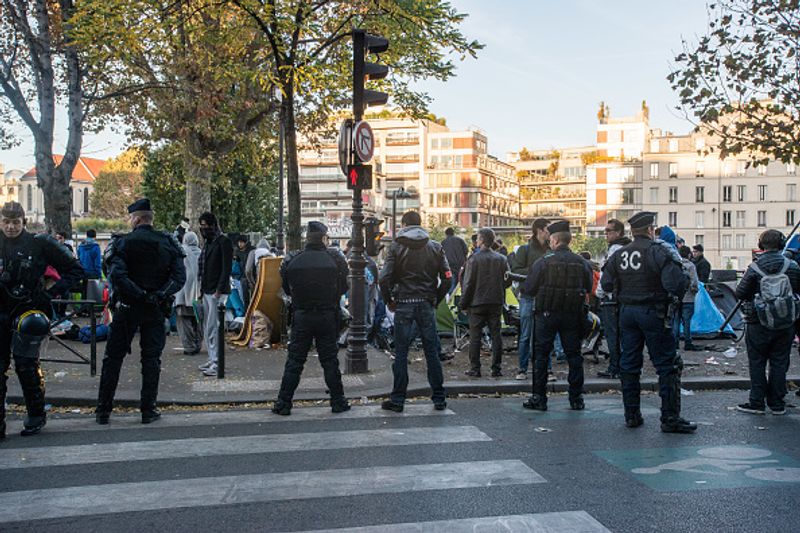 Illegal immigrants will be expelled France evacuates refugee camps